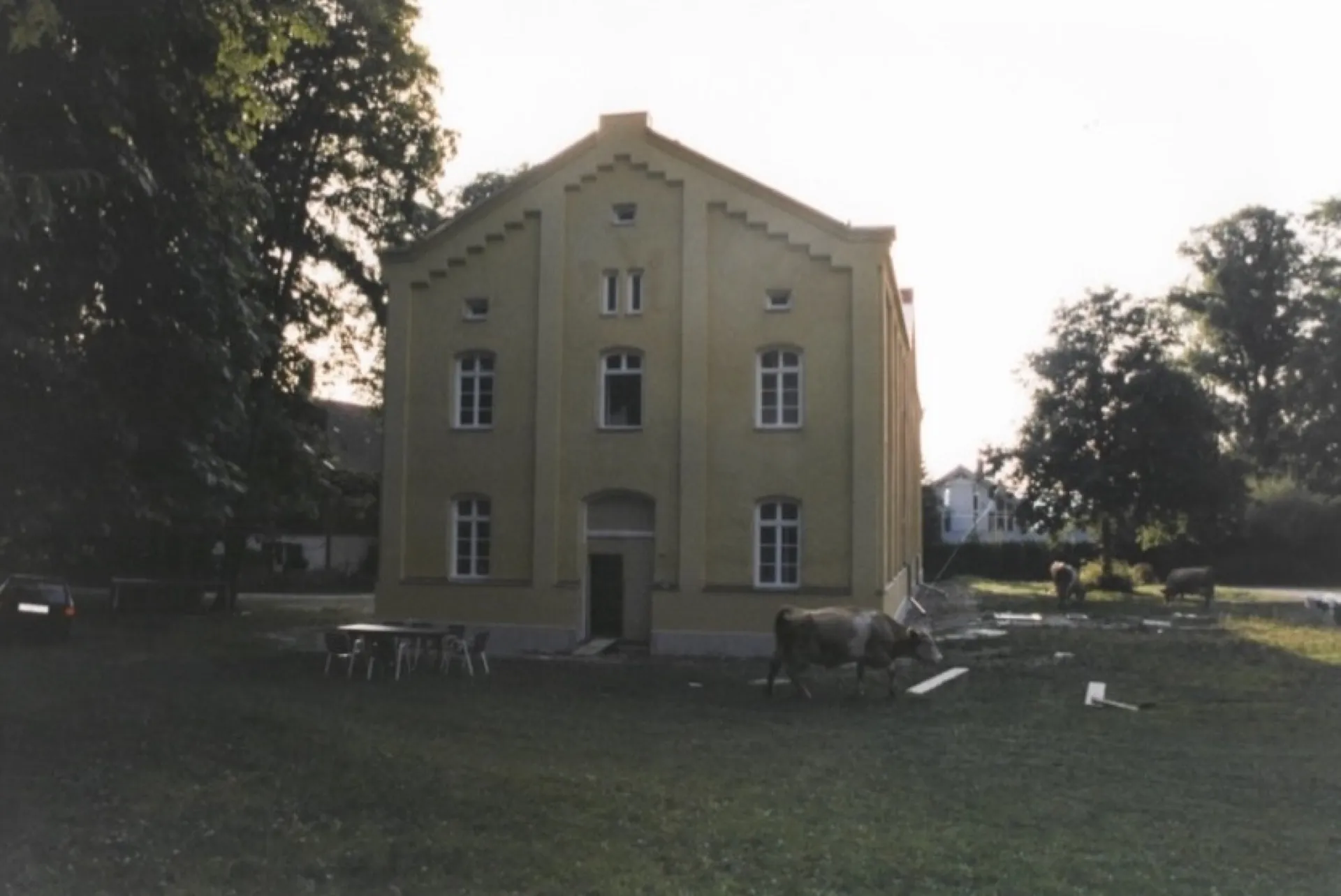 Marstall am See unrenoviert – historisches Gebäude vor der Sanierung am Starnberger See